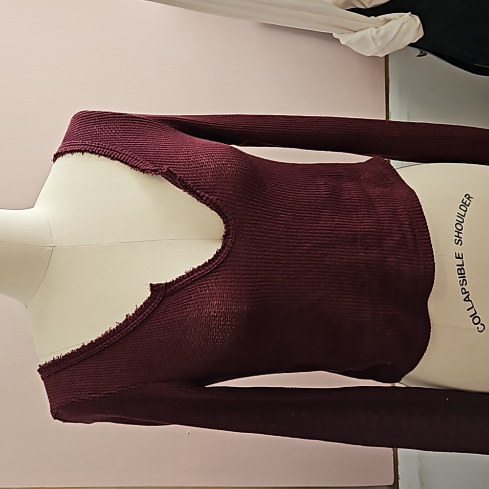Burgundy Raw V neck Cropped Sweater size S